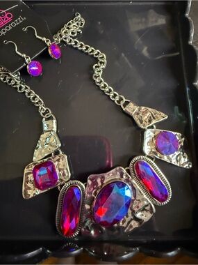 paparazzi Iridescent Pink-Purple Statement Necklace with Matching Earrings